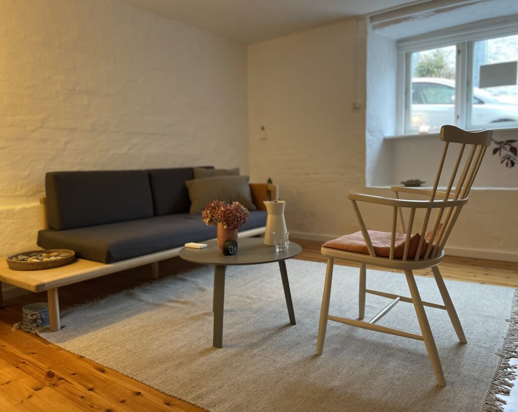 Psykoterapeut Hanne Fjordside Skovmose tilbyder individuel psykoterapi og parterapi.